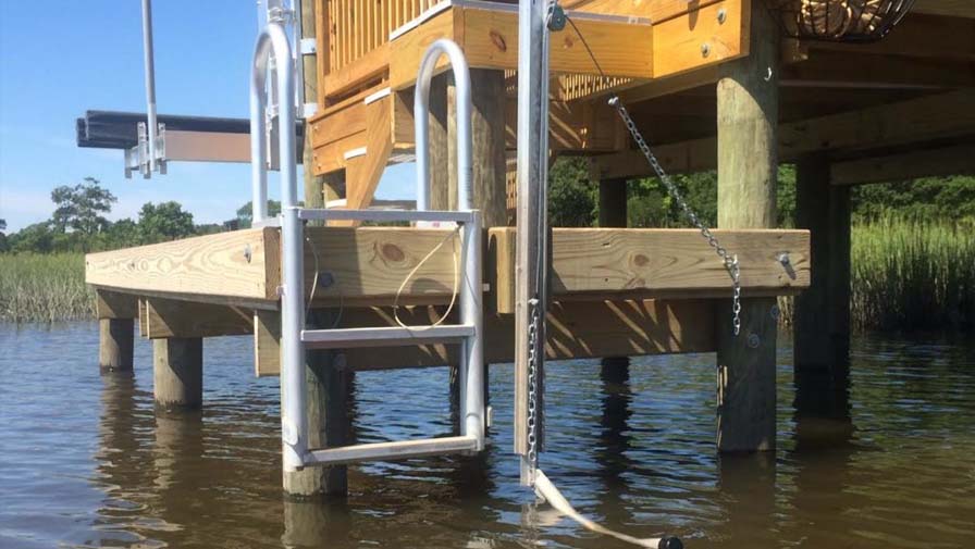 KayaArm with tide pulley and ladder from a fixed dock for use in Tidal areas
